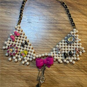 Vtg Betsy Johnson Pearl Necklace with pendent rhinestone Bib Peter Pan collar